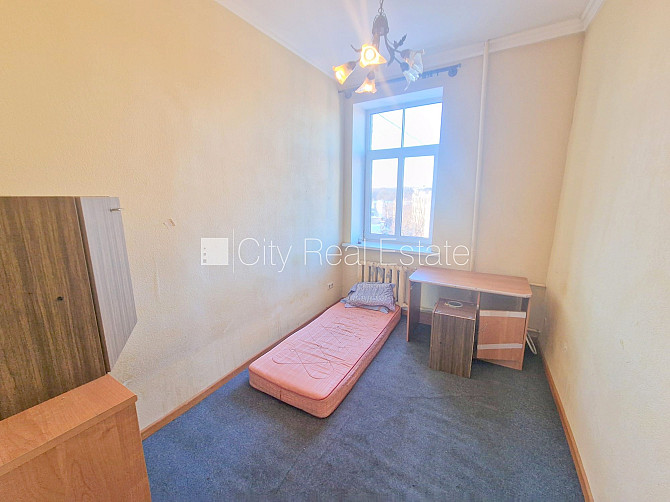 Фасадный дом, закрытый двор, вход со двора, окна выходят в обе стороны дома, Рига - изображение 12