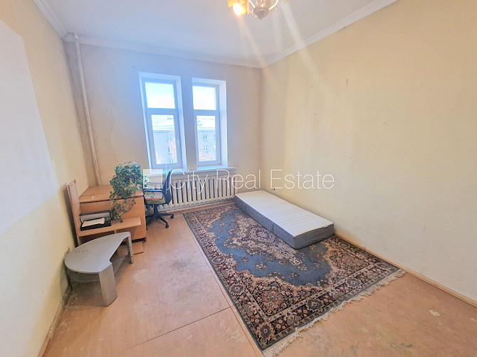 Фасадный дом, закрытый двор, вход со двора, окна выходят в обе стороны дома, Рига - изображение 2