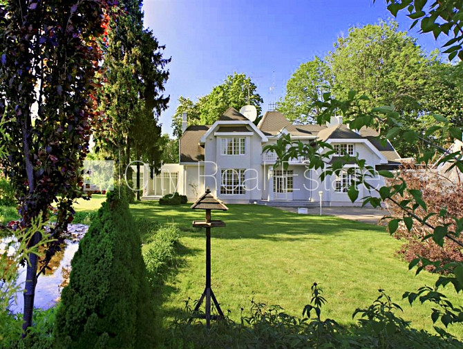 Благоустроенный озеленённый двор, гараж на две машины, веранда, бассеин, сауна, Юрмала - изображение 13