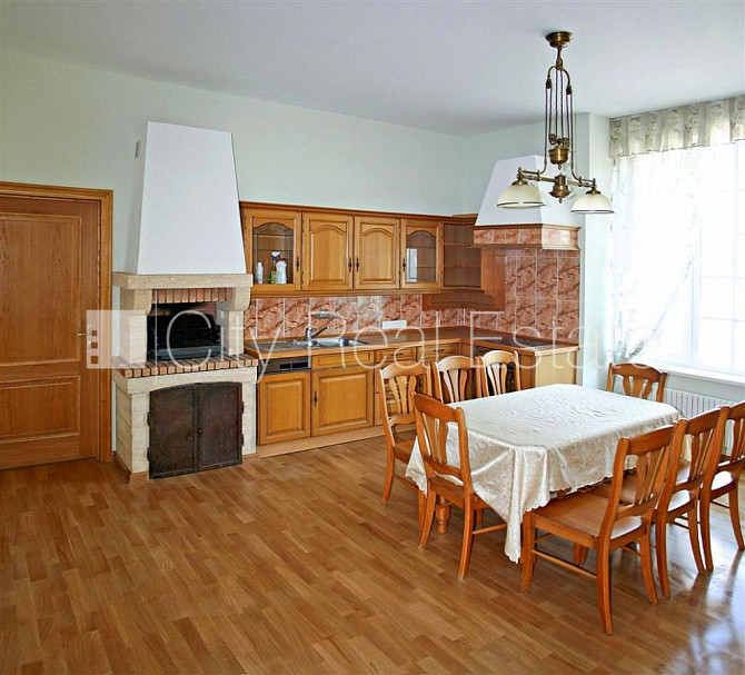 Благоустроенный озеленённый двор, гараж на две машины, веранда, бассеин, сауна, Юрмала - изображение 20