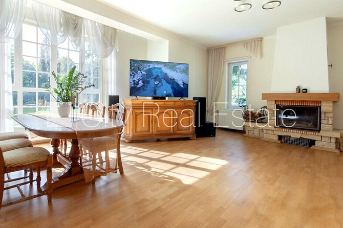 Благоустроенный озеленённый двор, гараж на две машины, веранда, бассеин, сауна, Юрмала - изображение 19