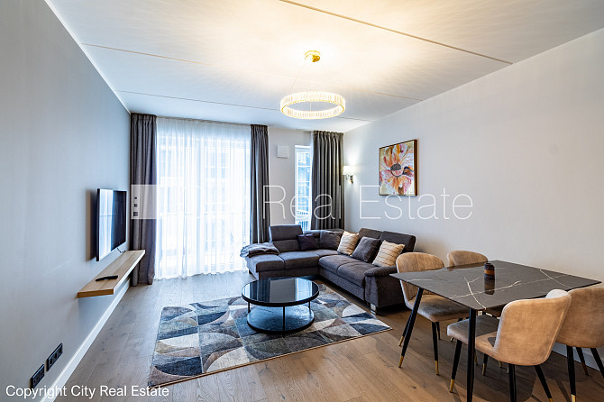 Фасадный дом, реновированный дом, территория обнесена забором, вход с улицы, лифт, Рига - изображение 2