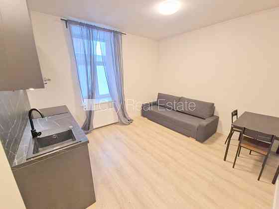 Фасадный дом, реновированный дом, закрытый двор, вход с улицы, лифт, лестничная Рига