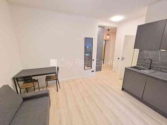 Фасадный дом, реновированный дом, закрытый двор, вход с улицы, лифт, лестничная Рига