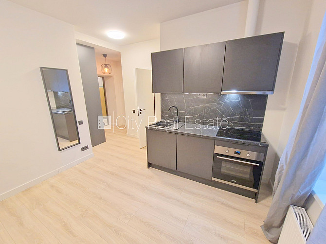 Фасадный дом, реновированный дом, закрытый двор, вход с улицы, лифт, лестничная Рига - изображение 3