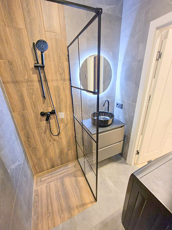 Фасадный дом, реновированный дом, закрытый двор, вход с улицы, лифт, лестничная Рига - изображение 7