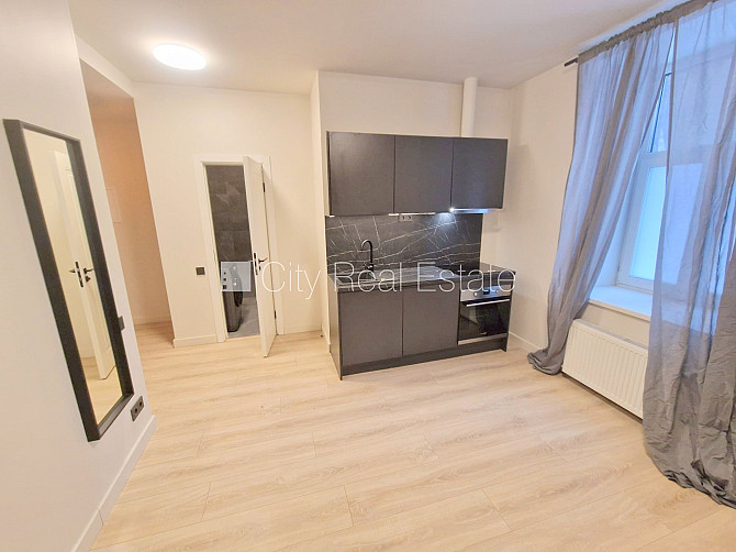 Фасадный дом, реновированный дом, закрытый двор, вход с улицы, лифт, лестничная Рига - изображение 4