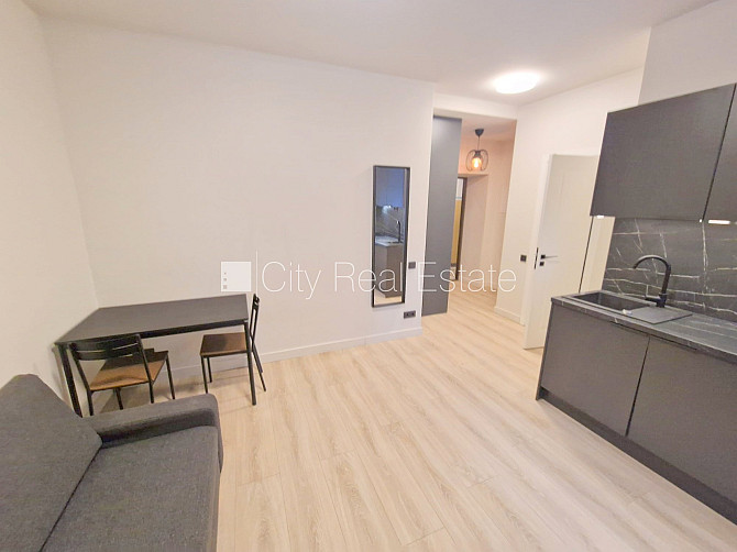 Фасадный дом, реновированный дом, закрытый двор, вход с улицы, лифт, лестничная Рига - изображение 5