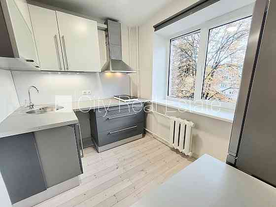 Зеленая территория, бесплатная стоянка во дворе, лестничная клетка после Рига