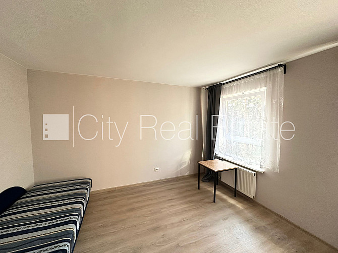 Дом во дворе, благоустроенная озеленённая территория, места для нескольких Рига - изображение 3