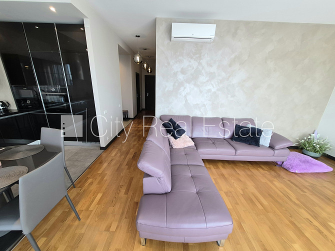 Fasādes māja, renovēta māja, viena kvadrātmetra apsaimniekošanas maksa mēnesī  1,5 EUR, Rīga - foto 1