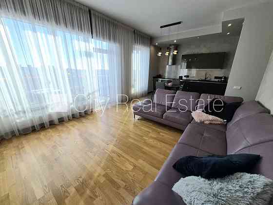 Дом во дворе, закрытый двор, лестничная клетка после капитального ремонта, Rīga