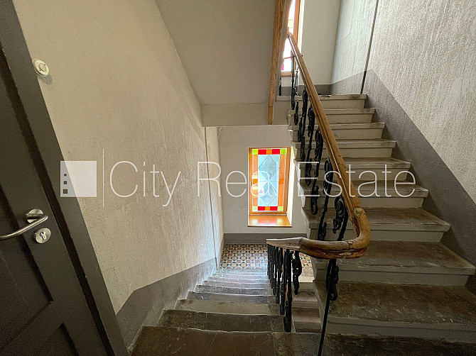 Фасадный дом, изолированные комнаты 3 шт., студио, кухня объединена с гостинной, Рига - изображение 11