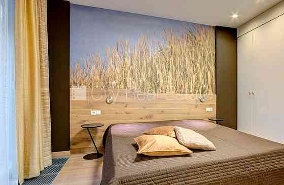 Новостройка, благоустроенная озеленённая территория, подъездная дорога покрыта Rīga