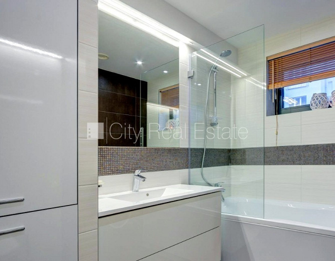 Jaunceltne, labiekārtota apzaļumota teritorija, bruģēts piebraucamais ceļš, garāža vienai Rīga - foto 11