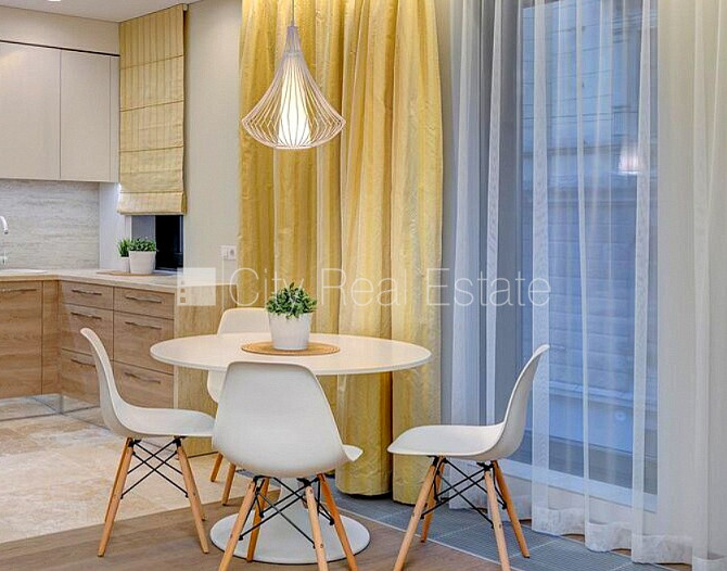 Jaunceltne, labiekārtota apzaļumota teritorija, bruģēts piebraucamais ceļš, garāža vienai Rīga - foto 4