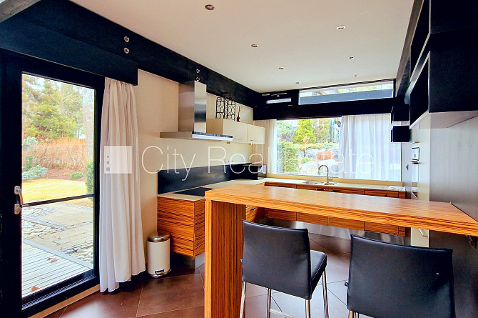 Частный дом, новостройка, благоустроенная озеленённая территория, закрытая Юрмала - изображение 9