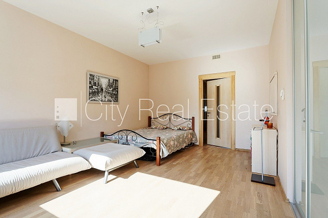 Labiekārtots apzaļumots pagalms, pazemes autostāvvieta, pagalmā bērnu spēļu laukums, divas Jūrmala - foto 9