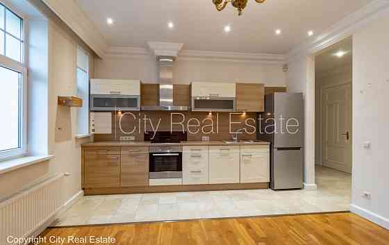 Фасадный дом, реновированный дом, место для машины, охраняемая автостоянка, Rīga