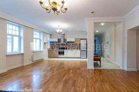 Фасадный дом, реновированный дом, место для машины, охраняемая автостоянка, Rīga