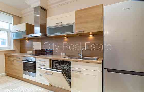 Фасадный дом, реновированный дом, место для машины, охраняемая автостоянка, Rīga