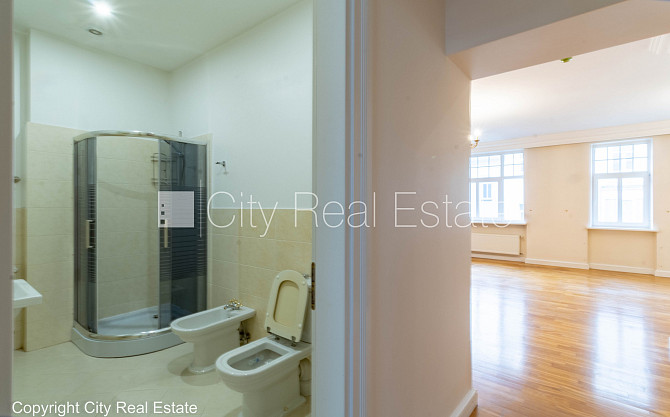 Fasādes māja, renovēta māja, vieta automašīnai, apsargāta autostāvvieta, apsargāts Rīga - foto 11