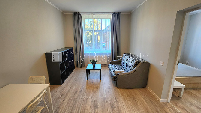 Fasādes māja, slēgts pagalms, iespēja nomāt autostāvvietu, ieeja no ielas, kāpņu telpa pēc Rīga - foto 12