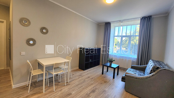 Fasādes māja, slēgts pagalms, iespēja nomāt autostāvvietu, ieeja no ielas, kāpņu telpa pēc Rīga - foto 15