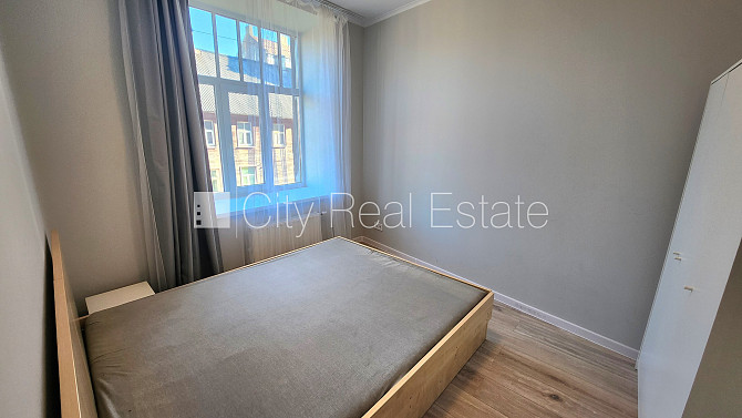 Fasādes māja, slēgts pagalms, iespēja nomāt autostāvvietu, ieeja no ielas, kāpņu telpa pēc Rīga - foto 20