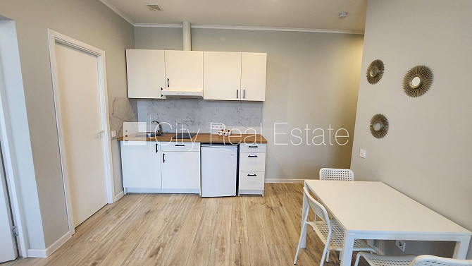 Fasādes māja, slēgts pagalms, iespēja nomāt autostāvvietu, ieeja no ielas, kāpņu telpa pēc Rīga - foto 17