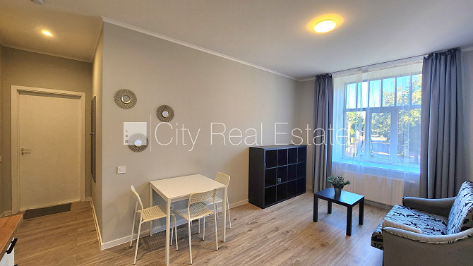 Fasādes māja, slēgts pagalms, iespēja nomāt autostāvvietu, ieeja no ielas, kāpņu telpa pēc Rīga - foto 14