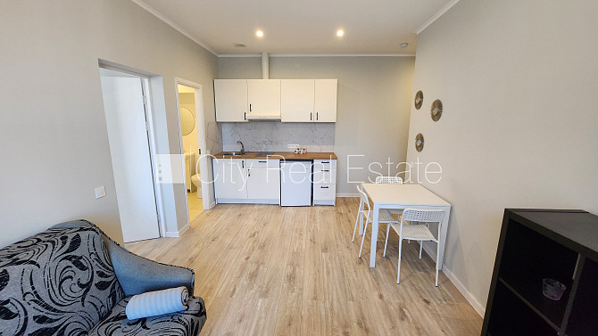 Fasādes māja, slēgts pagalms, iespēja nomāt autostāvvietu, ieeja no ielas, kāpņu telpa pēc Rīga - foto 11