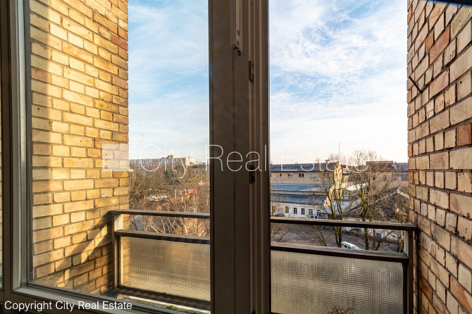 Fasādes māja, labiekārtots apzaļumots pagalms, vieta automašīnai, ieeja no ielas un pagalma, Rīga - foto 10