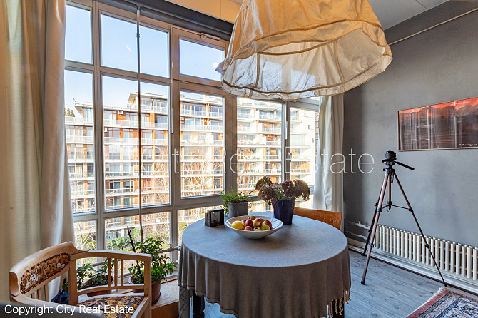 Fasādes māja, labiekārtots apzaļumots pagalms, vieta automašīnai, ieeja no ielas un pagalma, Rīga - foto 1