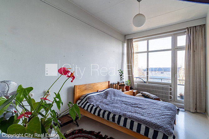 Fasādes māja, labiekārtots apzaļumots pagalms, vieta automašīnai, ieeja no ielas un pagalma, Rīga - foto 9