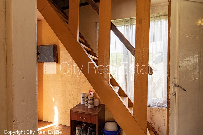 Дача, закрытая территория, место для машины, 2 шт. веранды, изолированные комнаты 4 Рига - изображение 11