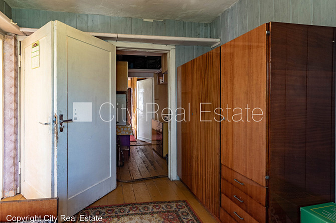 Дача, закрытая территория, место для машины, 2 шт. веранды, изолированные комнаты 4 Рига - изображение 15