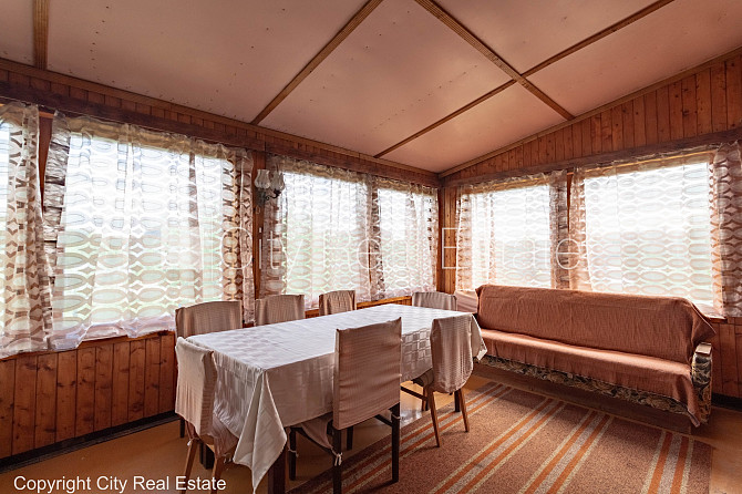 Дача, закрытая территория, место для машины, 2 шт. веранды, изолированные комнаты 4 Рига - изображение 2