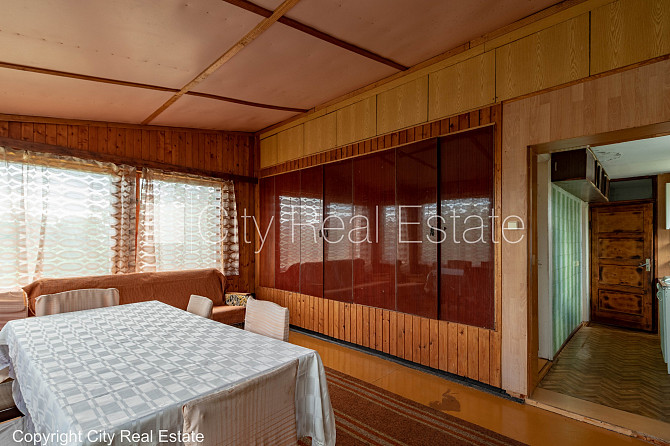 Дача, закрытая территория, место для машины, 2 шт. веранды, изолированные комнаты 4 Рига - изображение 4