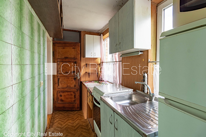 Дача, закрытая территория, место для машины, 2 шт. веранды, изолированные комнаты 4 Рига - изображение 9