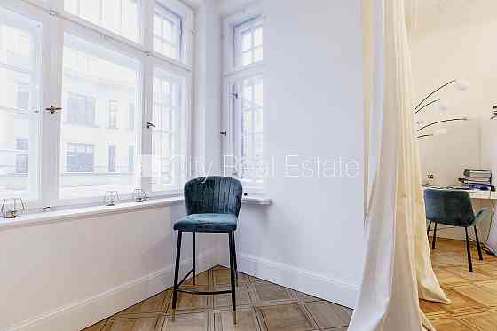 Фасадный дом, реновированный дом, закрытый двор, охраняемая автостоянка, вход с Rīga