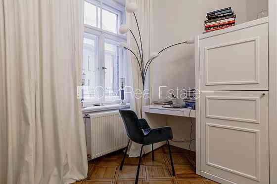 Фасадный дом, реновированный дом, закрытый двор, охраняемая автостоянка, вход с Rīga