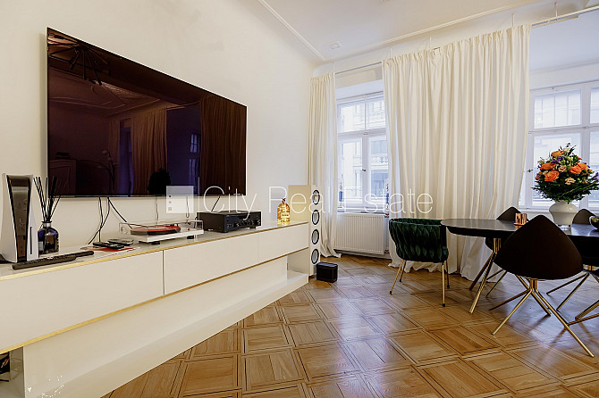 Fasādes māja, renovēta māja, slēgts pagalms, apsargāta autostāvvieta, ieeja no ielas, Rīga - foto 3