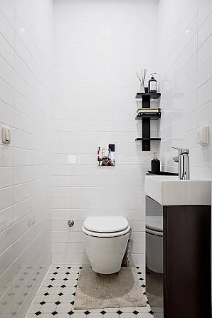 Fasādes māja, renovēta māja, slēgts pagalms, apsargāta autostāvvieta, ieeja no ielas, Rīga - foto 14