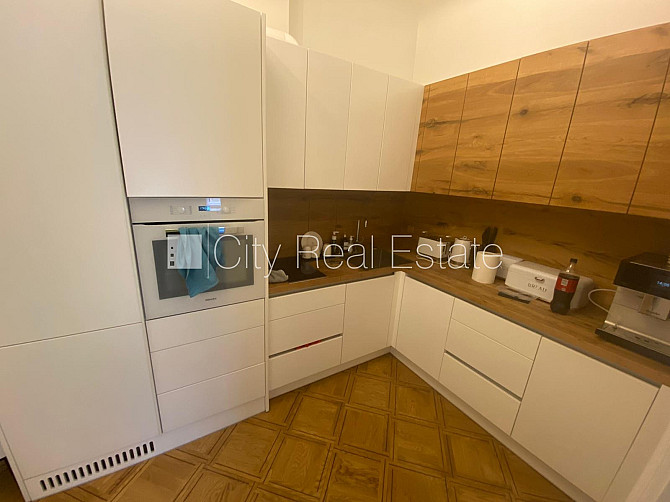 Fasādes māja, renovēta māja, slēgts pagalms, apsargāta autostāvvieta, ieeja no ielas, Rīga - foto 12