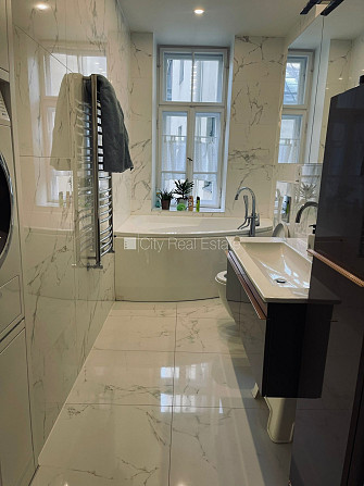 Fasādes māja, renovēta māja, slēgts pagalms, apsargāta autostāvvieta, ieeja no ielas, Rīga - foto 13