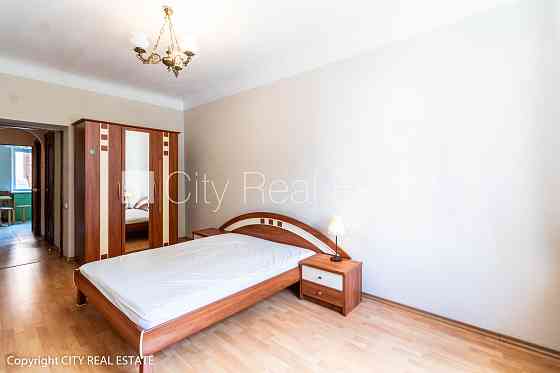 Реновированный дом, вход со двора, бельэтаж, лестничная клетка после Рига