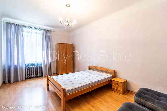 Реновированный дом, вход со двора, бельэтаж, лестничная клетка после Рига