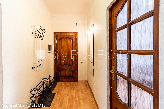 Реновированный дом, вход со двора, бельэтаж, лестничная клетка после Рига - изображение 15