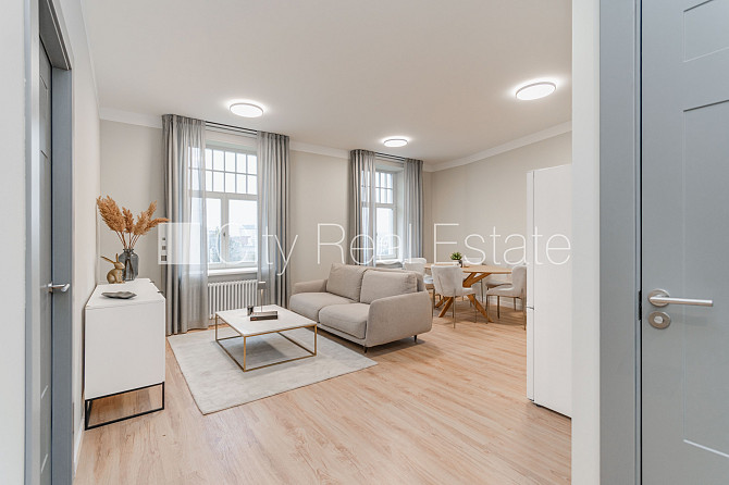 Fasādes māja, renovēta māja, slēgts pagalms, ieeja no ielas, kāpņu telpa pēc kapitālā Rīga - foto 2